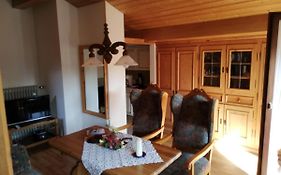 Ferienwohnung Emilia mit Bergblick (Osten)